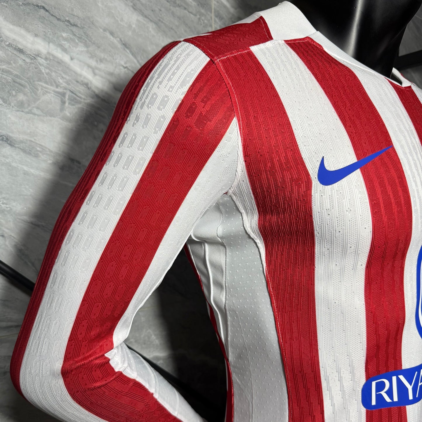 Atlético de Madrid 2025 - 2026 Local Vers. Jugador