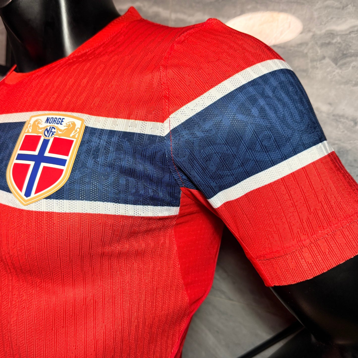 Noruega 2026 - 2027 Local Vers. Jugador